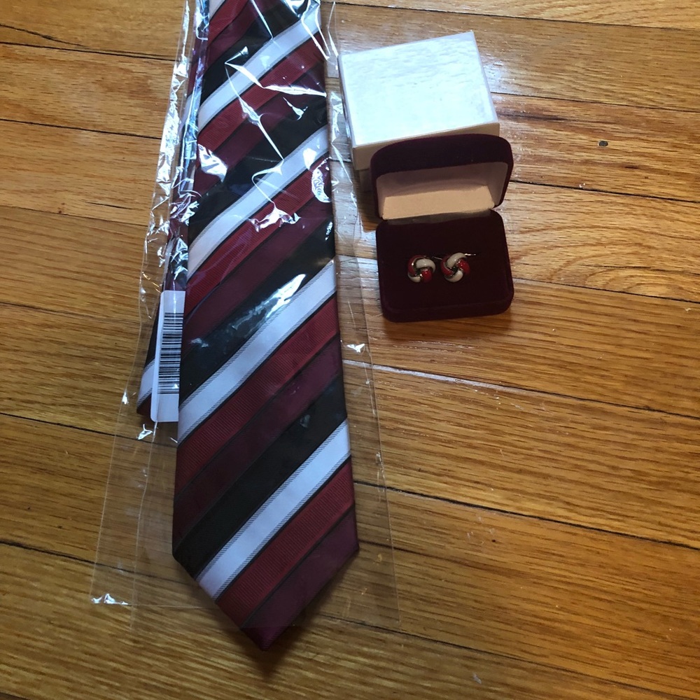 Never worn Cuffs&Collars Tie and Cufflinks